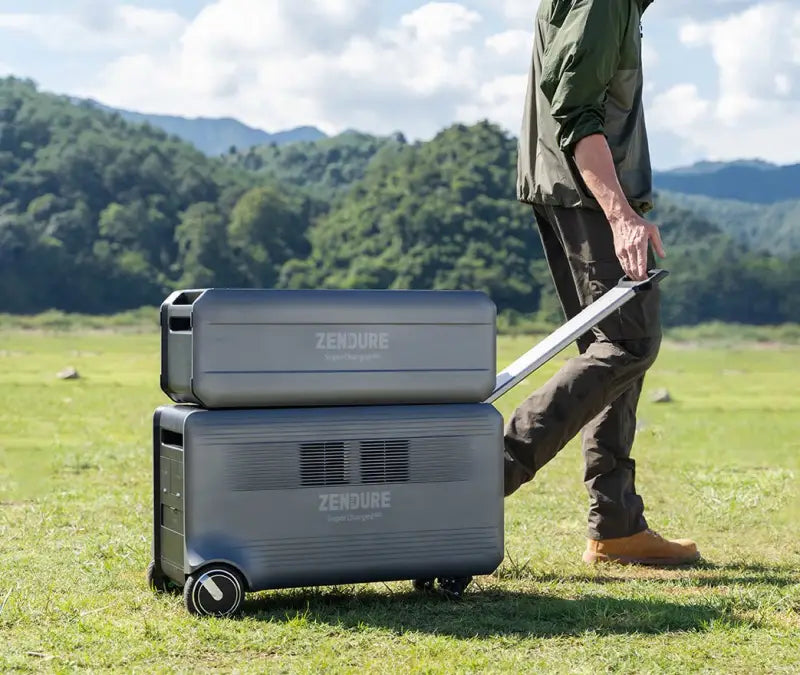 Man walking with SuperBase V6400 cooler, 100W USB and 10A max featured.